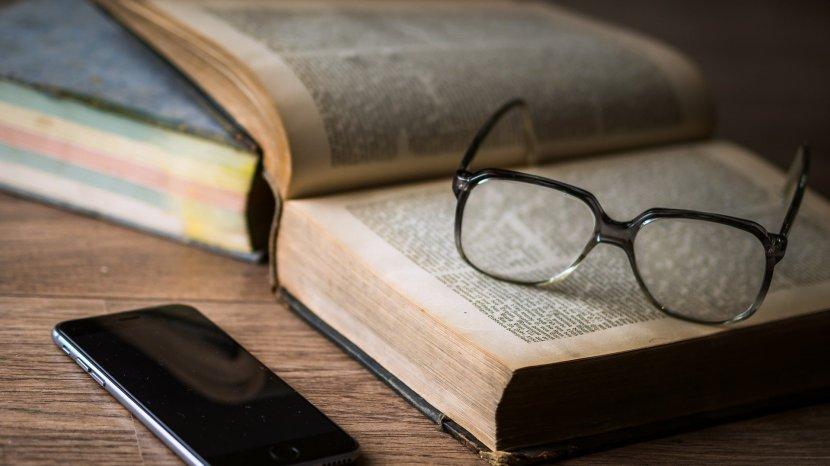 Terlalu Sering Melihat Laptop? Gunakan 3 Kacamata Anti Radiasi Ini Agar Mata Tidak Rusak