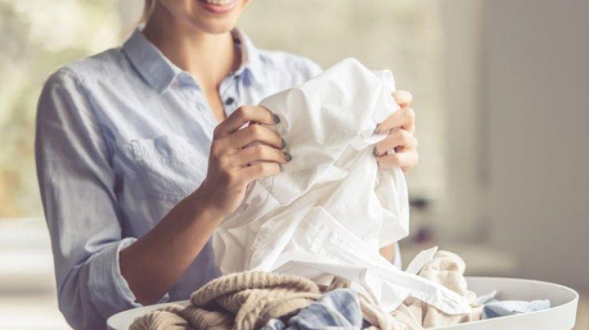 5 Tips Bikin Pakaian Putihmu Selalu Nampak Baru Tak Menguning