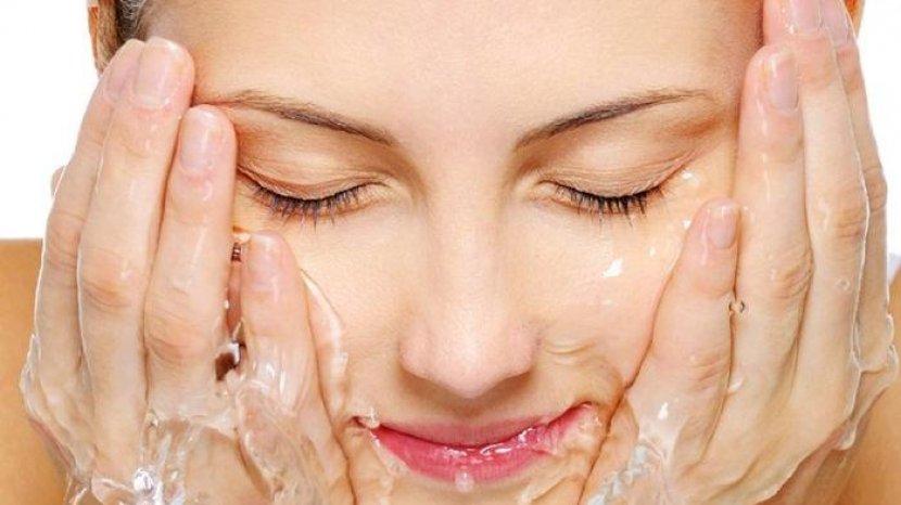 Cari Face Wash Emina? Ini 5 Rekomendasi Produk Terbaiknya