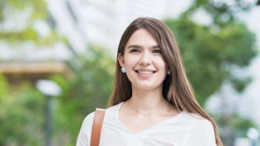 5 Tips Make Up ke Kantor di Hari Pertama Kerja untuk Tampil Cantik dan Professional Look