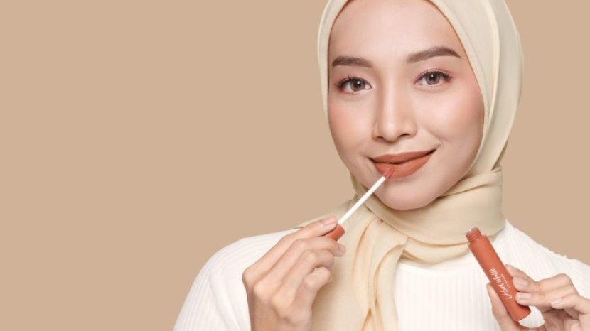 Review Wardah Colorfit Velvet Matte Lip Mousse, Long Lasting dan Ringan di Bibir
