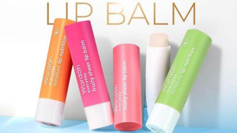 7 Rekomendasi Lip Balm Ini Ampuh Rawat Bibir Kering dan Mengelupas agar Kembali Lembap
