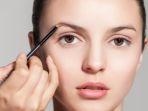 20 Daftar Eyebrow Pencil Terbaru untuk Alis On Point Seharian
