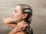 20 Daftar Shampoo Anti Ketombe yang Bisa Kamu Jumpai di Swalayan Terdekat