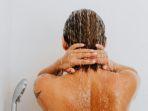 20 Daftar Shampoo Bebas SLS untuk Cegah Rambut Kering