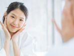 4 Cara Memakai Essence yang Tepat Agar Wajah Cerah dan Glowing