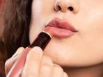 5 Rekomendasi Lipstik Warna Pink yang Fresh untuk Acara Bukber