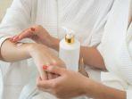 Wajib Tahu, Ini Kandungan Body Lotion yang Baik untuk Kulit Kering