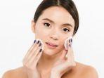 5 Tips dan Trik Menghapus Sisa Makeup Hingga Bersih, Tanpa Khawatir Kulit Berjerawat