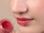 5 Tips dan Trik Pakai Lipstik untuk Bibir yang Gampang Kering dan Pecah-pecah