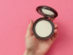 5 Rekomendasi Bedak Two Way Cake yang Praktis untuk Makeup Lebaran