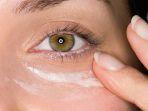 5 Rekomendasi Eye Cream yang Mencegah Bawah Mata Gelap