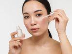 7 Rekomendasi Serum Jerawat untuk Meredakan Kemerahan dan Aman Buat Kulit Sensitif