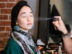 5 Rekomendasi Setting Spray Agar Makeup Tidak Kering Saat Puasa