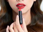 7 Cara Ampuh Mencegah Lipstik Menempel di Gigi