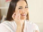 9 Langkah Memakai Eye Cream yang Benar, Perhatikan Takaran yang Tepat