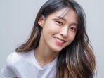 6 Padu Padan Outfit dengan Styling Rok ala Seolhyun yang Cocok untuk Harian