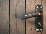 Handle Pintu Berkarat? Coba 10 Bahan Ini untuk Membersihkannya