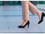 10 Tips Pakai Sepatu Heels agar Nyaman Seharian dan Tidak Lecet, Anti Pegal & Cocok untuk Pemula