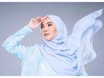 Tips Memilih Bahan Hijab yang Nyaman Dipakai Saat Cuaca Panas