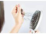 6 Tips Merawat Rambut Agar Tidak Rontok dan Tetap Sehat Secara Alami