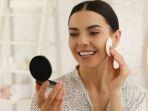 5 Kesalahan yang Bikin Compact Powder Tidak Menempel Sempurna di Wajah