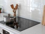 6 Keuntungan Pakai Kompor Tanam yang Dikenal Punya Desain Mewah untuk Dapur