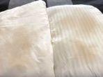 7 Cara Mencuci Sarung Bantal yang Kotor, Termasuk Noda Jamur dan Air Liur