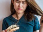 Rambut Rontok atau Patah? Ketahui Perbedaanya Menurut Pendapat Dokter