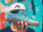 Suka Sepatu Suede? Simak 6 Tips Perawatan Biar Nggak Cepat Rusak!