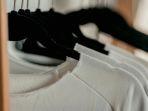 6 Langkah Memutihkan Baju Putih yang Kelunturan jadi Terlihat Baru Lagi