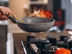 Agar Tak Merusak Kesegaran Udara, 5 Tips Ini Bantu Hilangkan Bau Masakan di Dapur