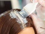 6 Bahaya Kesehatan Terlalu Sering Mewarnai Rambut