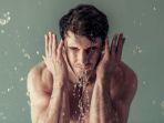 5 Facial Wash untuk Pria dengan Masalah Kulit Berminyak dan Berjerawat