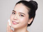 Review emina Bare With Me, Alas Bedak yang Ringan untuk Kulit Wajah