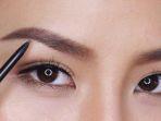 3 Rekomendasi Pensil Alis Lokal Terbaik di Sociolla