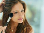 5 Tips Menggunakan Make Up Natural Saat Puasa, Bye-bye Wajah Pucat