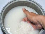 Jangan Buru-buru Dibuang, Air Cucian Beras Punya 7 Manfaat untuk Kebutuhan Rumahmu Lho