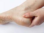 Kulit Kaki Kering karena Kemarau Panjang? Atasi dengan 6 Cara Alami Ini