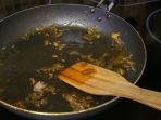 Noda Lemak di Permukaan Alat Masak Sulit Dibersihkan? Atasi secara Tuntas dengan 7 Tips ini