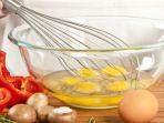 5 Tips Mengatasi Bau Amis Telur pada Permukaan Alat Masak dan Peralatan Makan