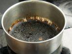 5 Bahan Alami untuk Bersihkan Panci Gosong Secara Menyeluruh, Salah Satunya dengan Garam Kosher