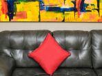 7 Tips Membersihkan Sofa Kulit dari Coretan Pulpen hingga Noda Membandel, Dijamin Tuntas