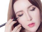 Penggemar Eyeliner Wajib Punya Beberapa Jenis Produk Ini
