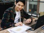 Sering Lupa Bawa Charger? Lakukan 5 Hal Ini Untuk Menghemat Daya Baterai Laptop