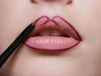 Tips Membuat Efek Bibir Tebal seperti Ariel Tatum, Kuncinya Ada di Lip Liner