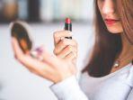 5 Cara Mudah Memilih Lipstik untuk Bibir Sensitif
