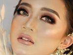 Tips Menggunakan Lipstik Berdasarkan Bentuk Bibir, Ombre Lips hingga Overdrawn Lips Ala Kylie Jenner