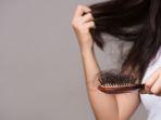 5 Cara Terbaik Mengatasi Rambut Rontok karena Salah Sampo, Murah dan Mudah Dilakukan di Rumah