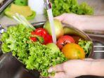 Mengapa Mencuci Sayur dan Buah-buahan Sangat Penting? Ini Penjelasannya